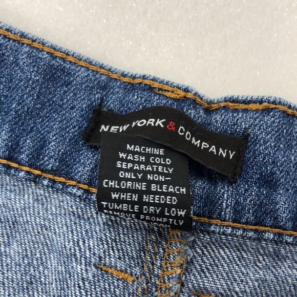 NY&CO. Shorts Distressed Jean Size 14 - Picture 7 of 11